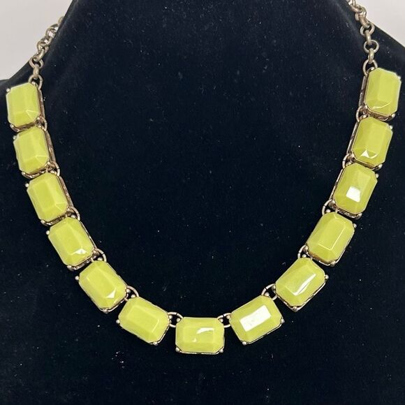 Vintage 1950s Thermoset Lucite Choker Necklace Women's Yellow & Gold-tone Link - Picture 2 of 7